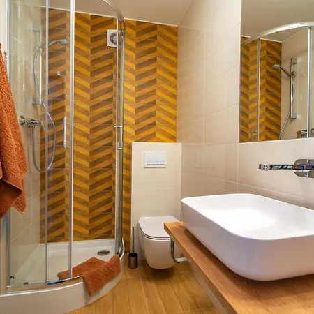 Carmen 3* شكلارسكا بوريبا